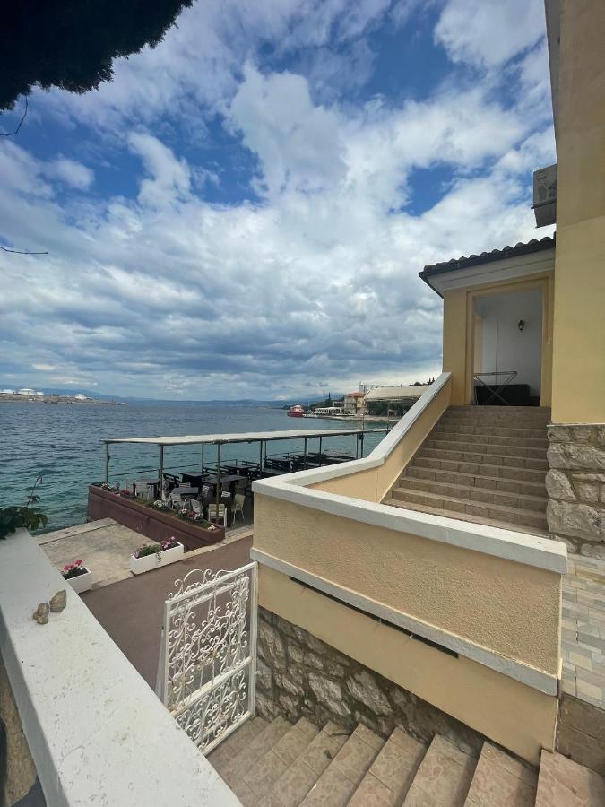 Bed&Breakfast Villa Eva Omisalj ภายนอก รูปภาพ