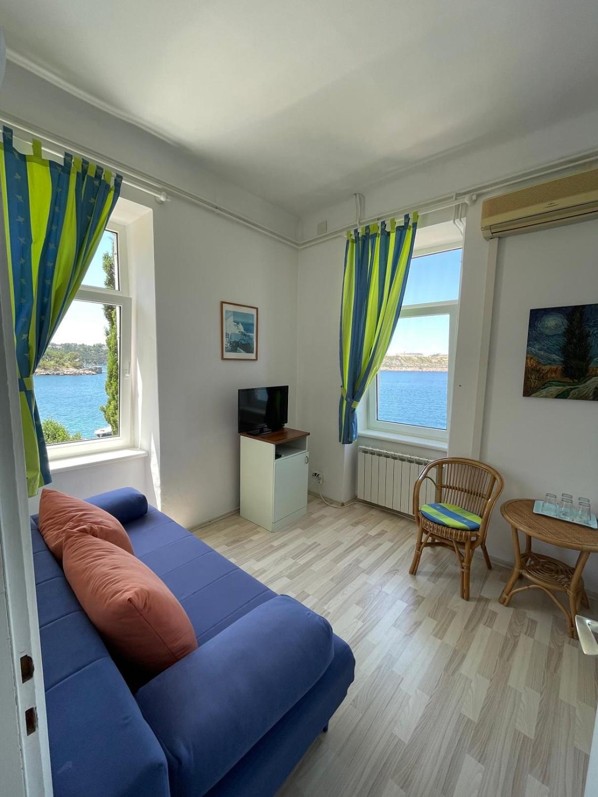 Bed&Breakfast Villa Eva Omisalj ภายนอก รูปภาพ