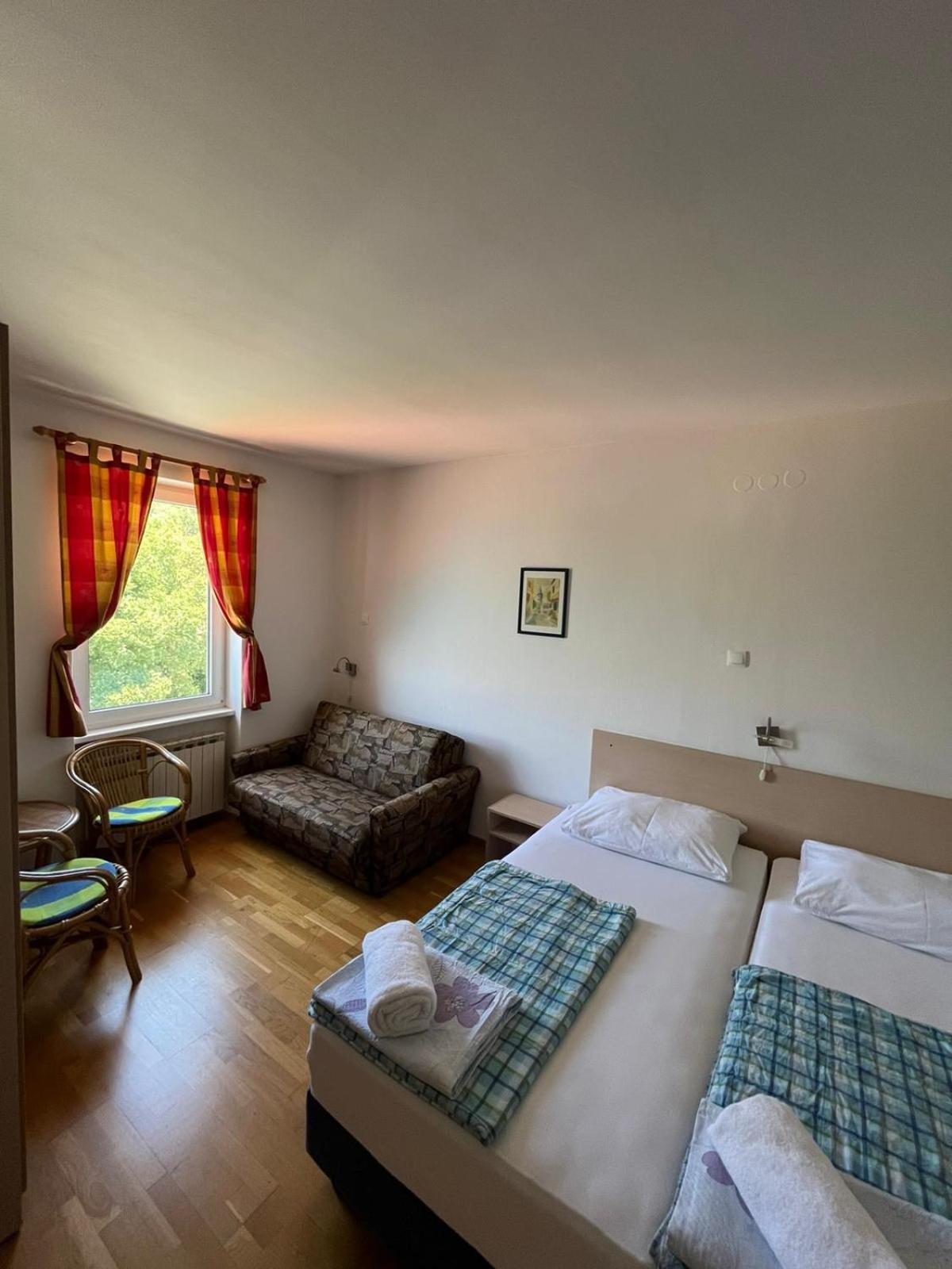 Bed&Breakfast Villa Eva Omisalj ภายนอก รูปภาพ