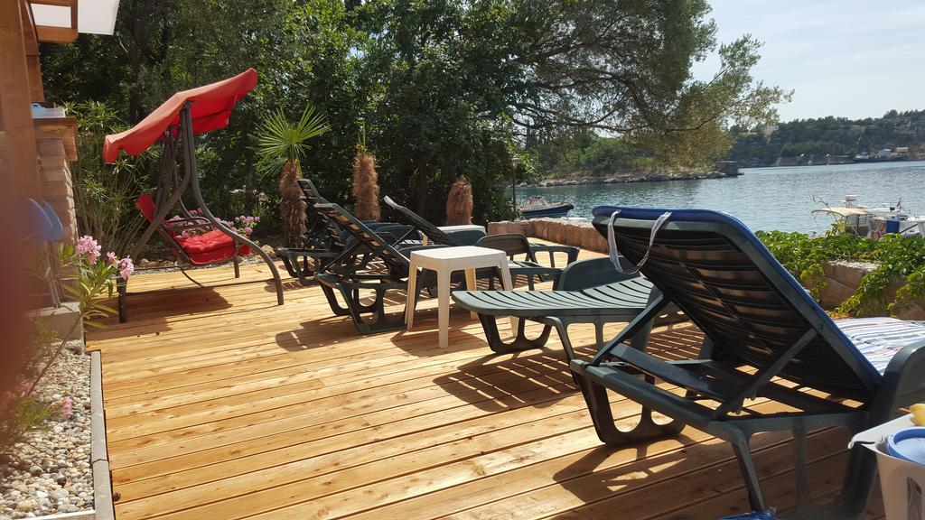 Bed&Breakfast Villa Eva Omisalj ภายนอก รูปภาพ