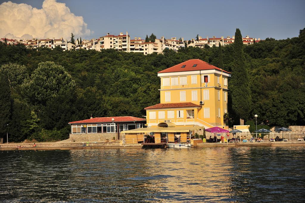 Bed&Breakfast Villa Eva Omisalj ภายนอก รูปภาพ